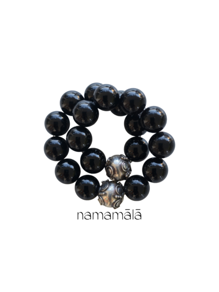 Bracciale Collezione Essenza di Namamala con pietre naturali di protezione di tormalina nera e dettagli in argento 925.