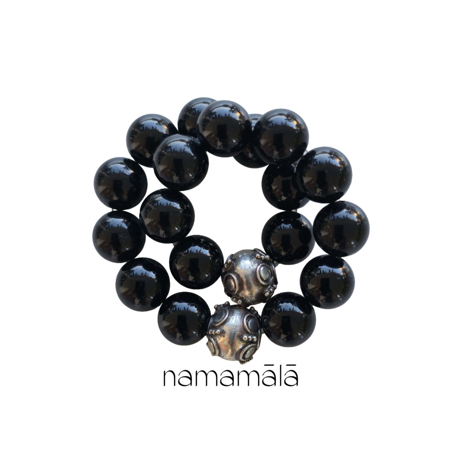 Bracciale Collezione Essenza di Namamala con pietre naturali di protezione di tormalina nera e dettagli in argento 925.