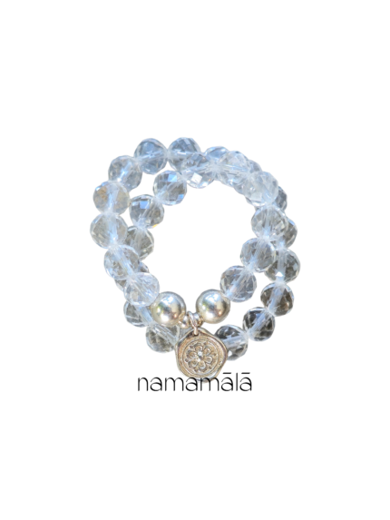 Bracciale Collezione Essenza di Namamala con pietre naturali di quarzo ialino e dettagli in argento 925.