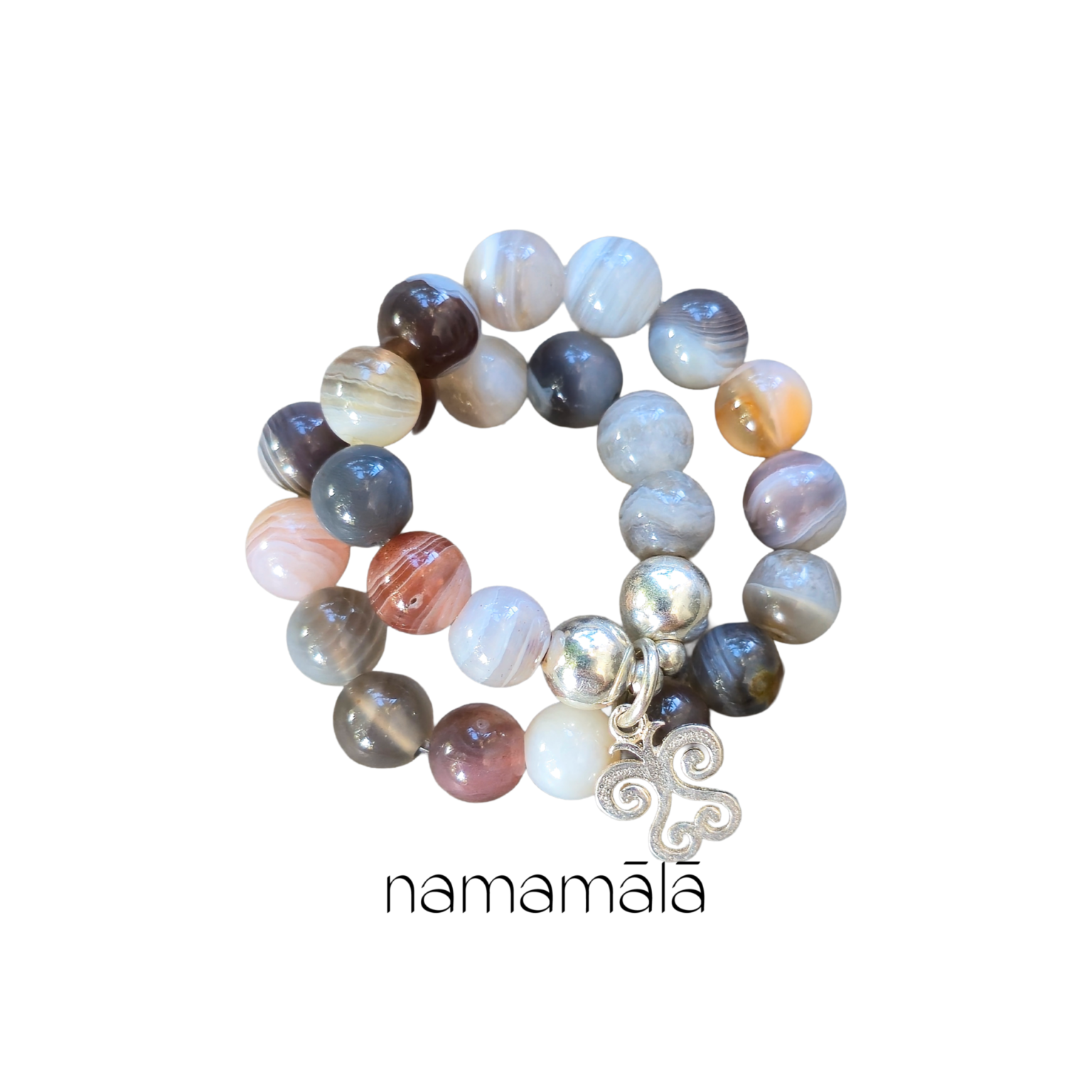 Bracciale Collezione Essenza di Namamala con pietre naturali di agata botswana e dettagli in argento 925.