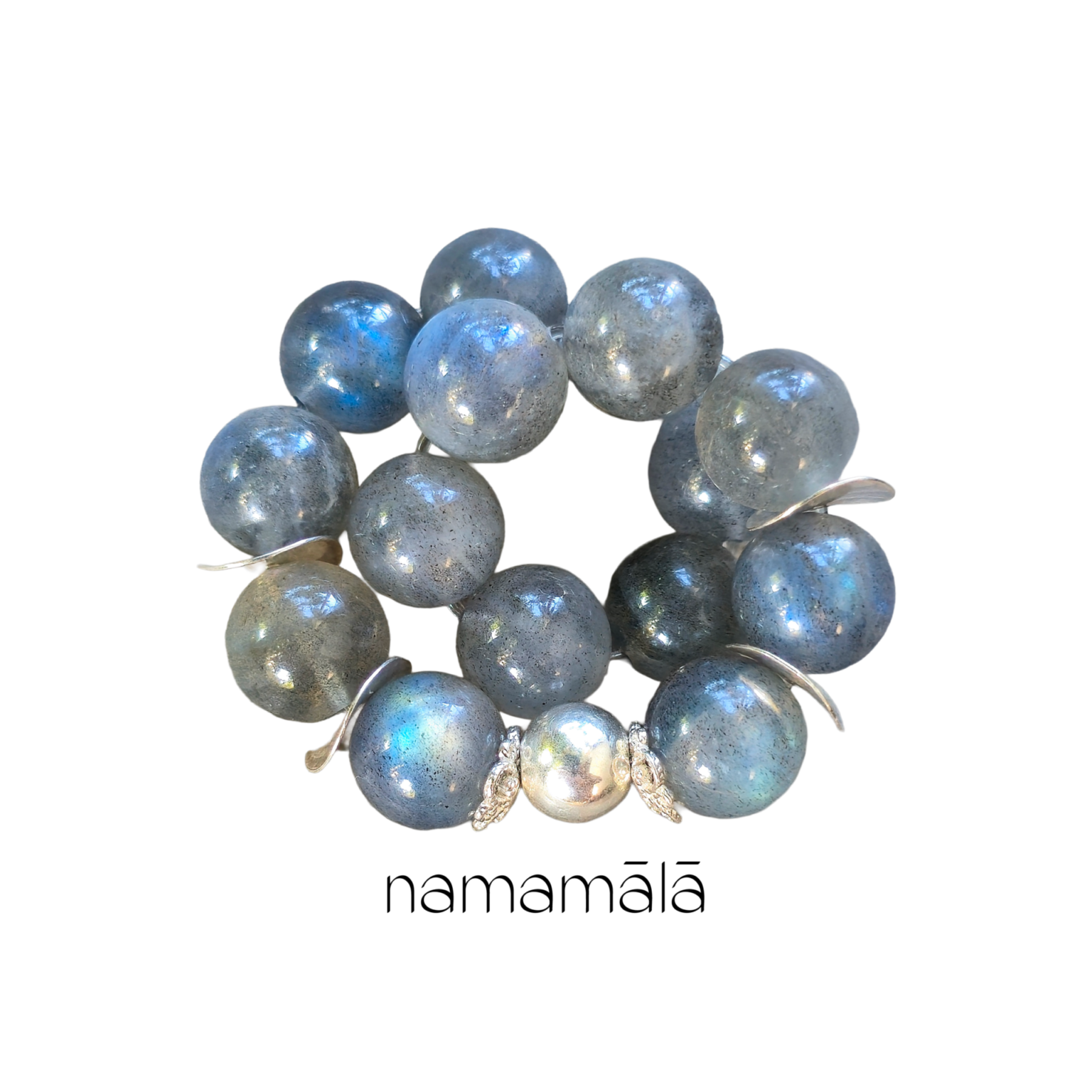 Bracciale Collezione Essenza di Namamala con pietre naturali di labradorite e dettagli in argento 925.