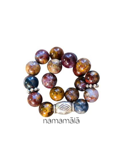 Bracciale Collezione Essenza di Namamala con pietre naturali di pietersite e dettagli in argento 925.
