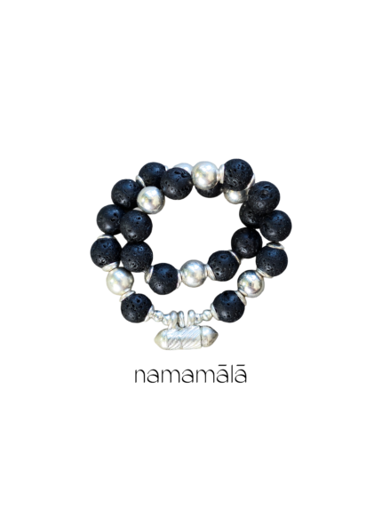 Bracciale Collezione Essenza di Namamala con pietre naturali di lava e dettagli in argento 925.