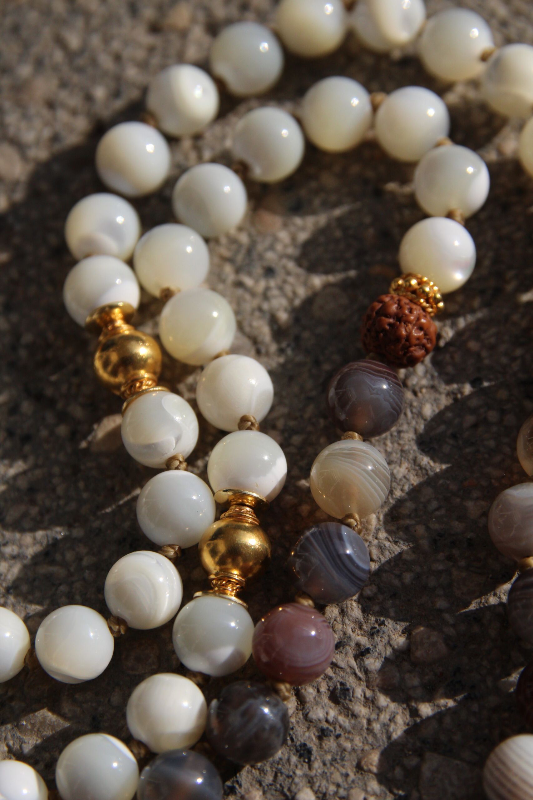 japamala agata botswana madreperla rudraksha japamala agata botswana madreperla rudraksha