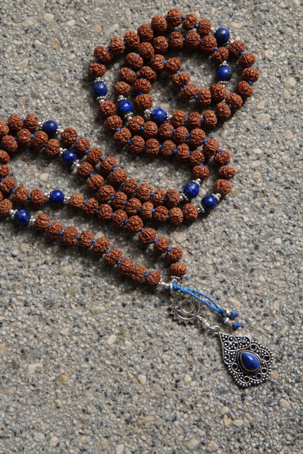 japamala rudraksha lapislazzuli