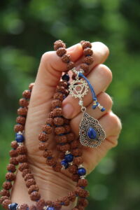japamala rudraksha lapislazzuli