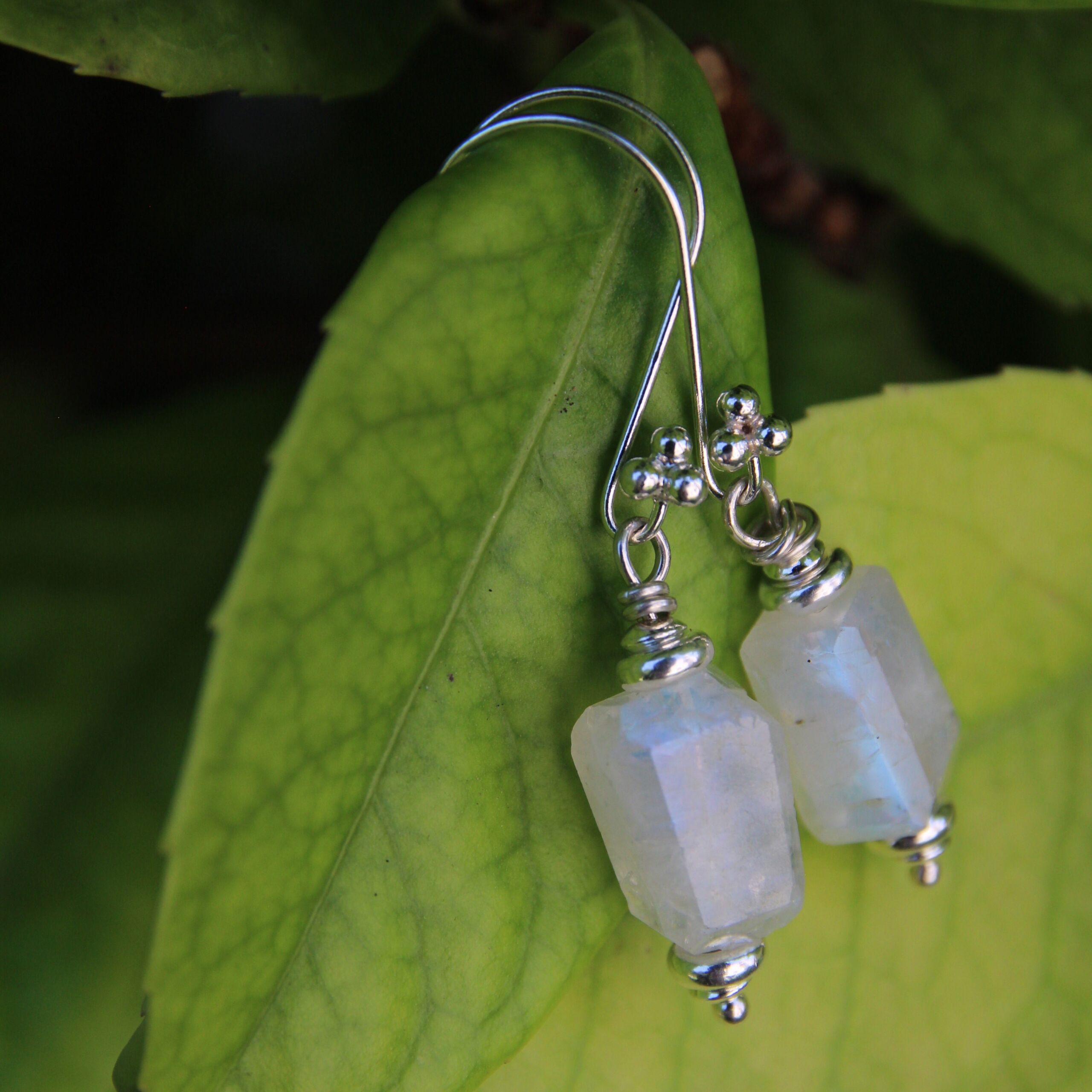 orecchini chandra labradorite bianca orecchini chandra labradorite bianca