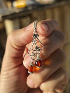 orecchini pendenti ambra