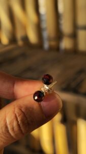 orecchini punto ambra