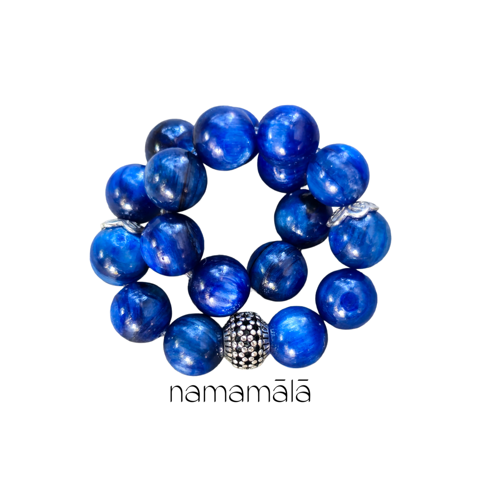 Bracciale Collezione Essenza di Namamala con pietre naturali di Cianite blu e dettagli in argento 925.