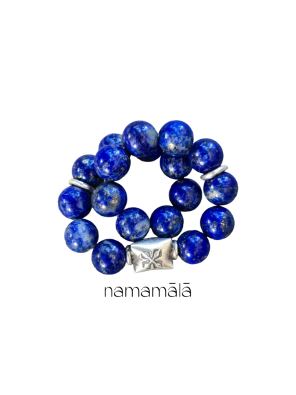 Bracciale Collezione Essenza di Namamala con pietre naturali di lapislazzuli e dettagli in argento 925.