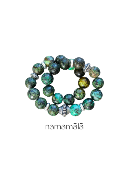 Bracciale Collezione Essenza di Namamala con pietre naturali di turchese africano e dettagli in argento 925.