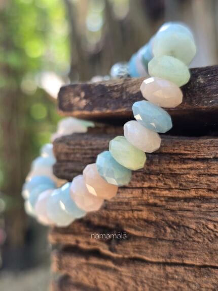 bracciale berillo dettagli delle pietre multicolore e a rondelle sfaccettate