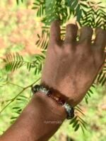 bracciale uomo donna in eliotropio (pietra del sangue) e hessonite granato indossato