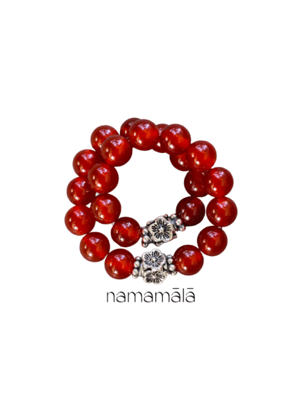 Bracciale Collezione Essenza di Namamala con pietre naturali di corniola e dettagli in argento 925.
